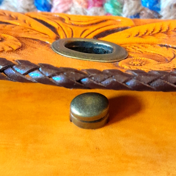 Handmade Tooled Leather Clutch Wallet - Picture 4 of 6